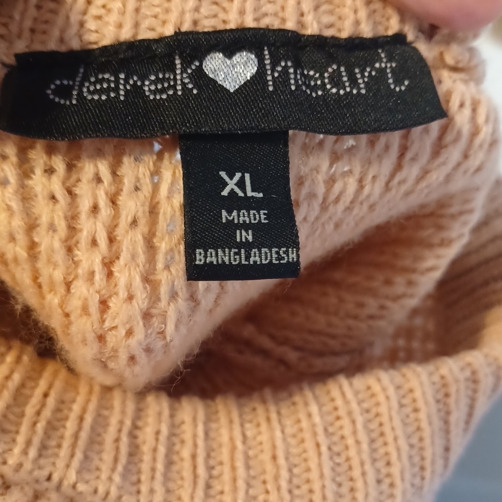 đ°Derek Heart crop sweater, size XL. - Picture 2 of 9